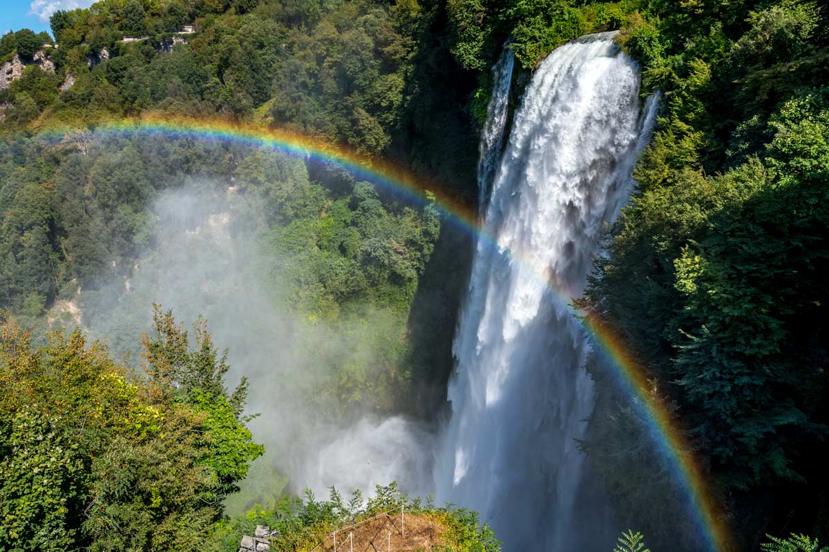 cascata delle marmore con arcobaleno