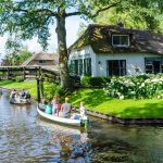 Giethoorn, un magnifico villaggio olandese dove le auto non sono ammesse