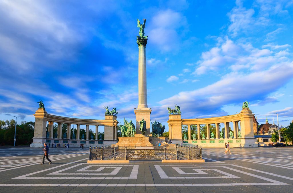 piazza-degli-eroi-budapest