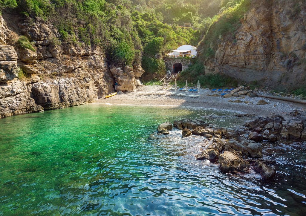 spiaggia di bagni regina giovanna