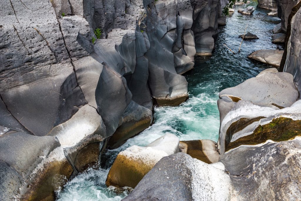 le gole dell'alcantara in Sicilia