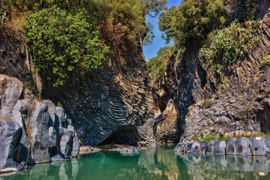 spiaggia alle gole dell'alcantara