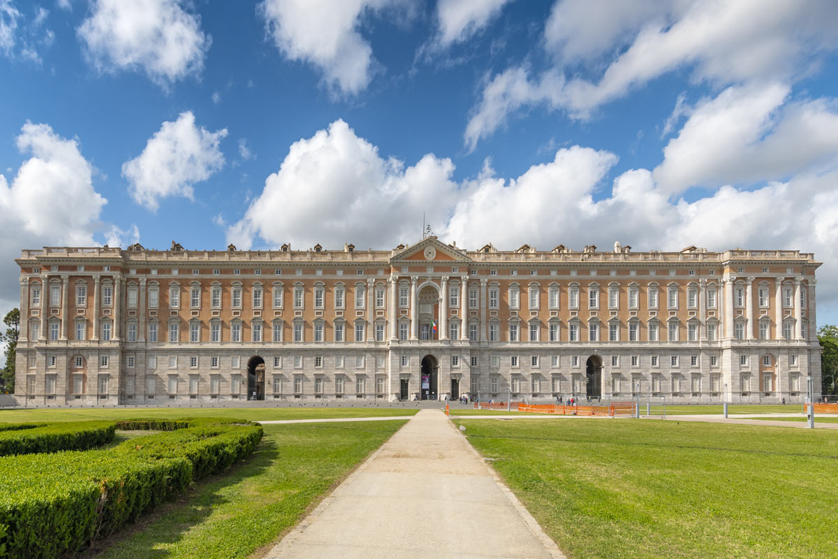 Reggia di Caserta storia, orari, prezzi e come arrivare Reggia di Caserta storia, orari, prezzi e come arrivare