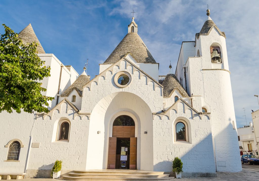 chiesa-alberobello-puglia