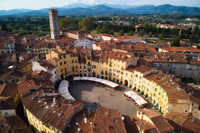 piazza dell'anfiteatro lucca