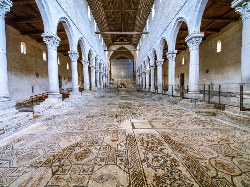 interno basilica aquileia