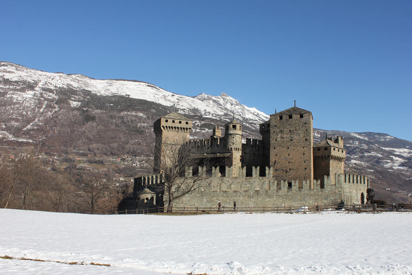 castello di fenis in inverno