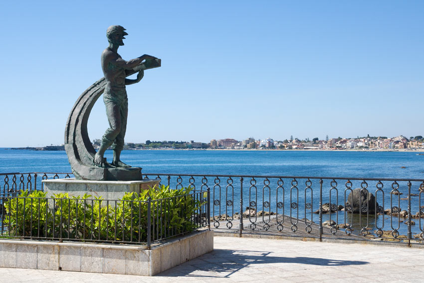 statua teocle giardini naxos