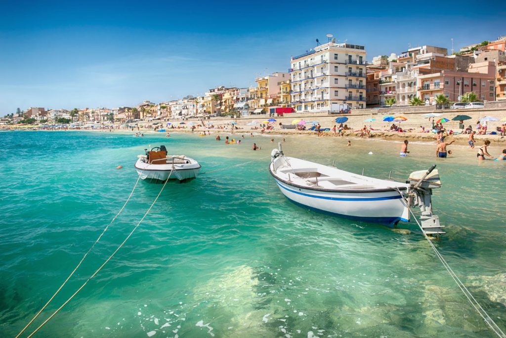 spiaggia giardini naxos