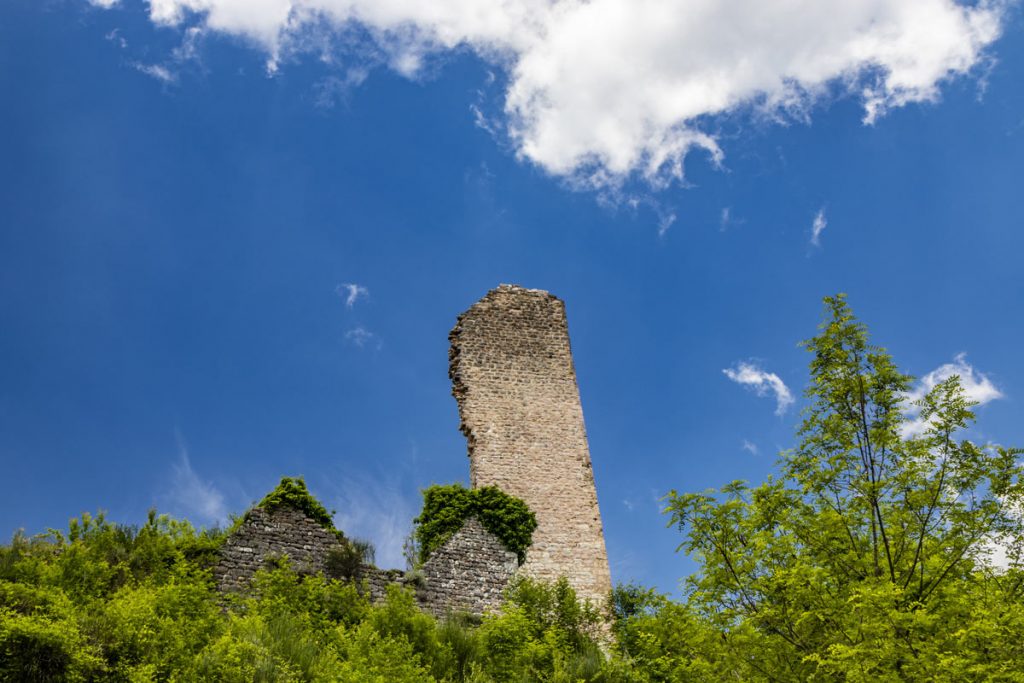 resti castello di rasiglia