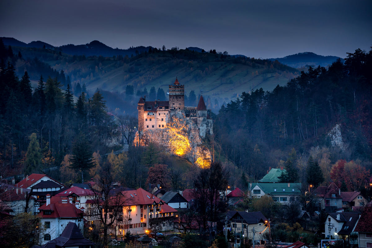 castello di dracula di notte