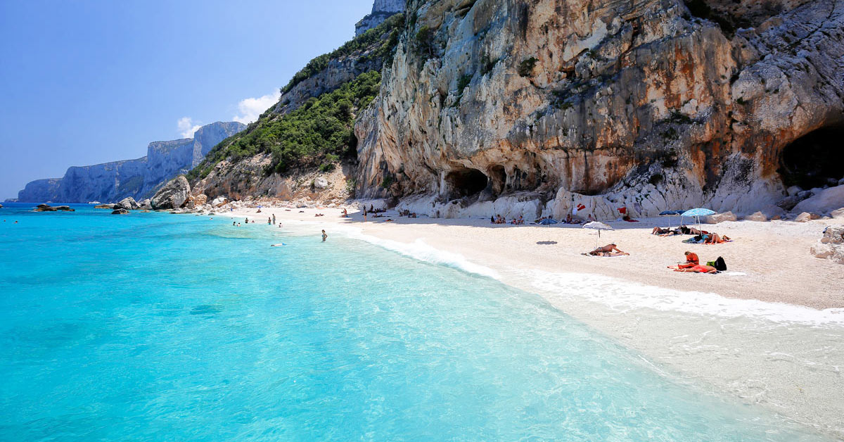 spiaggia di cala mariolu in sardegna