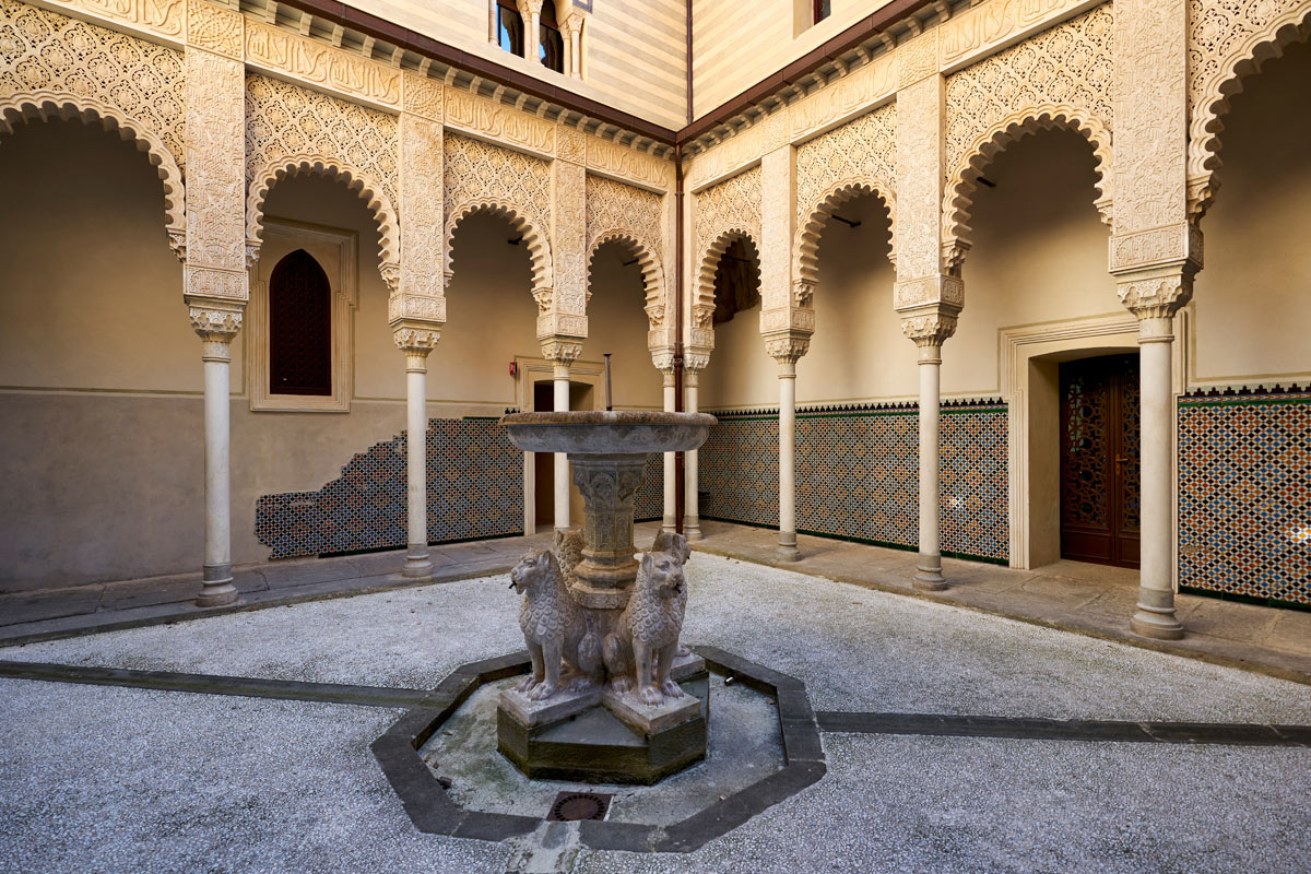 cortile dei leoni di rocchetta mattei