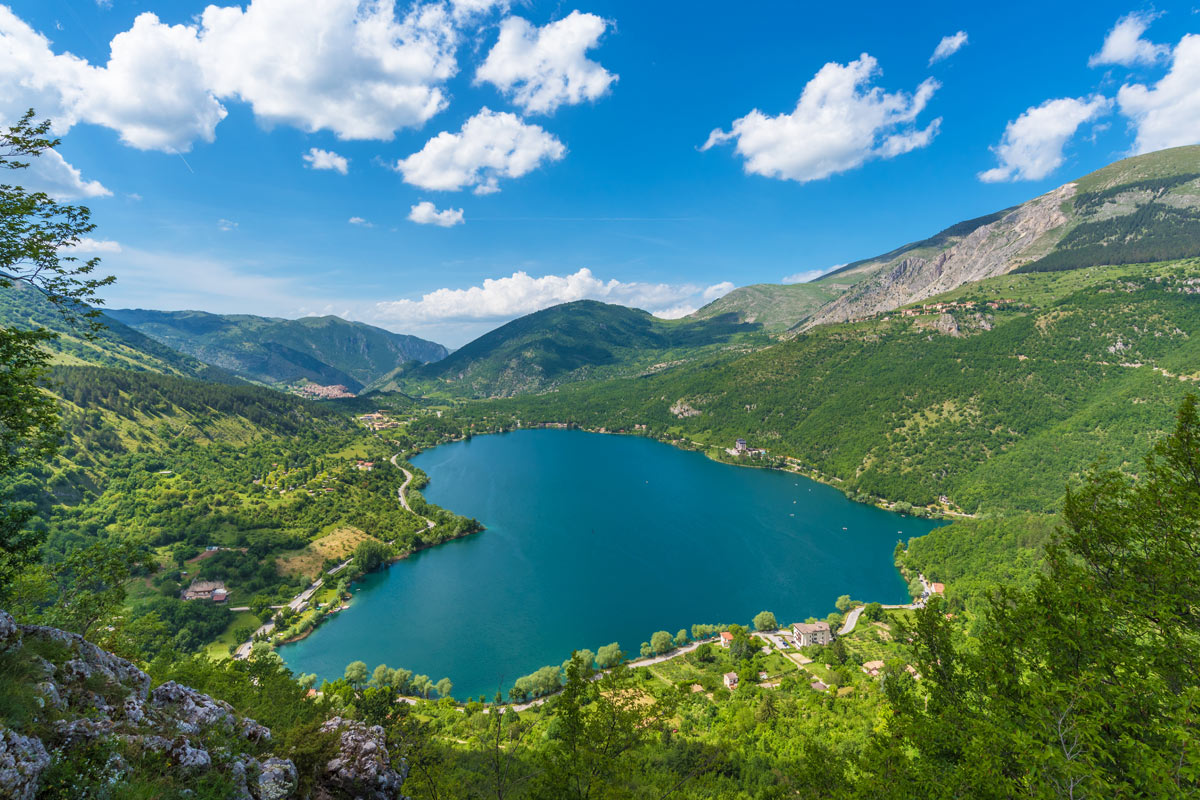 lago di scanno in abruzzo