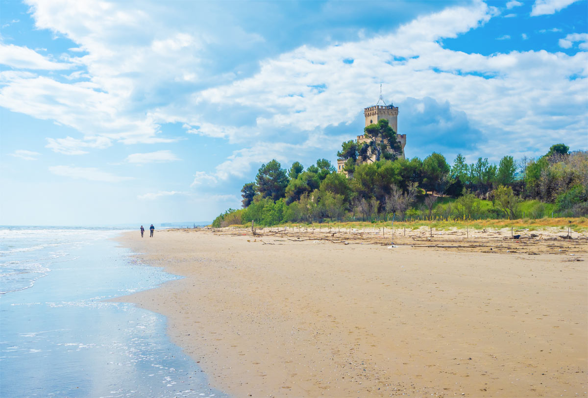 spiaggia di pineto in Abruzzo