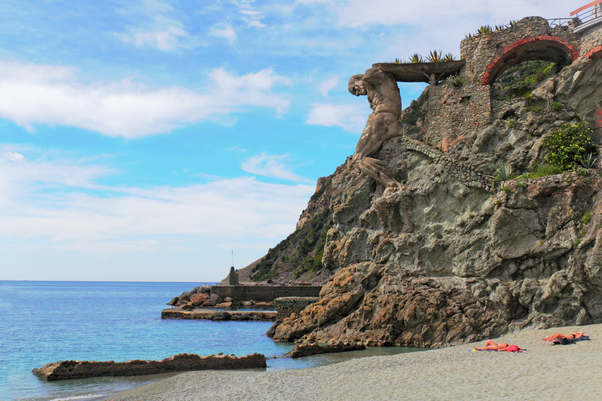 spiaggia di fegina e il Gigante