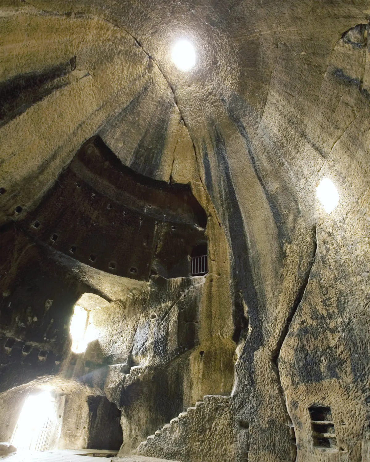 grotte della Gurfa in Sicilia