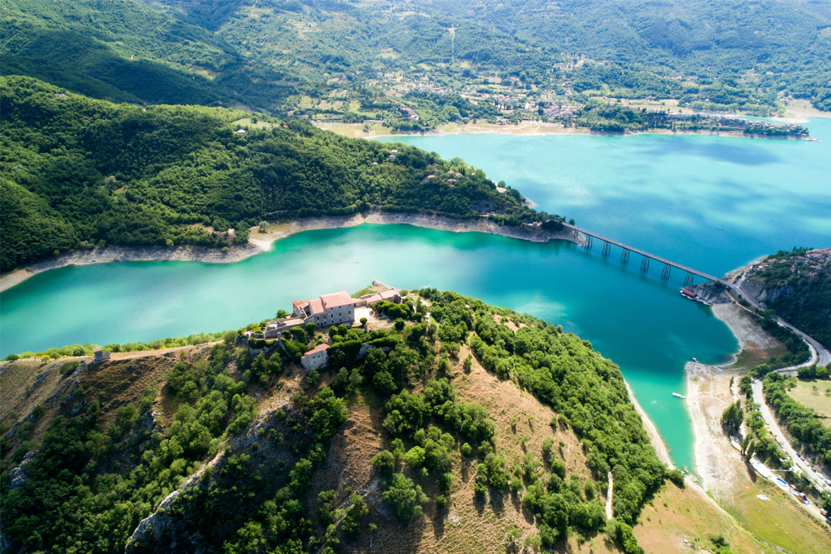 lago del turano nel Lazio