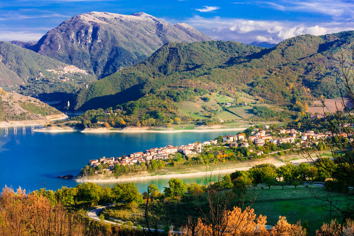 colle di tora sul lago del turano