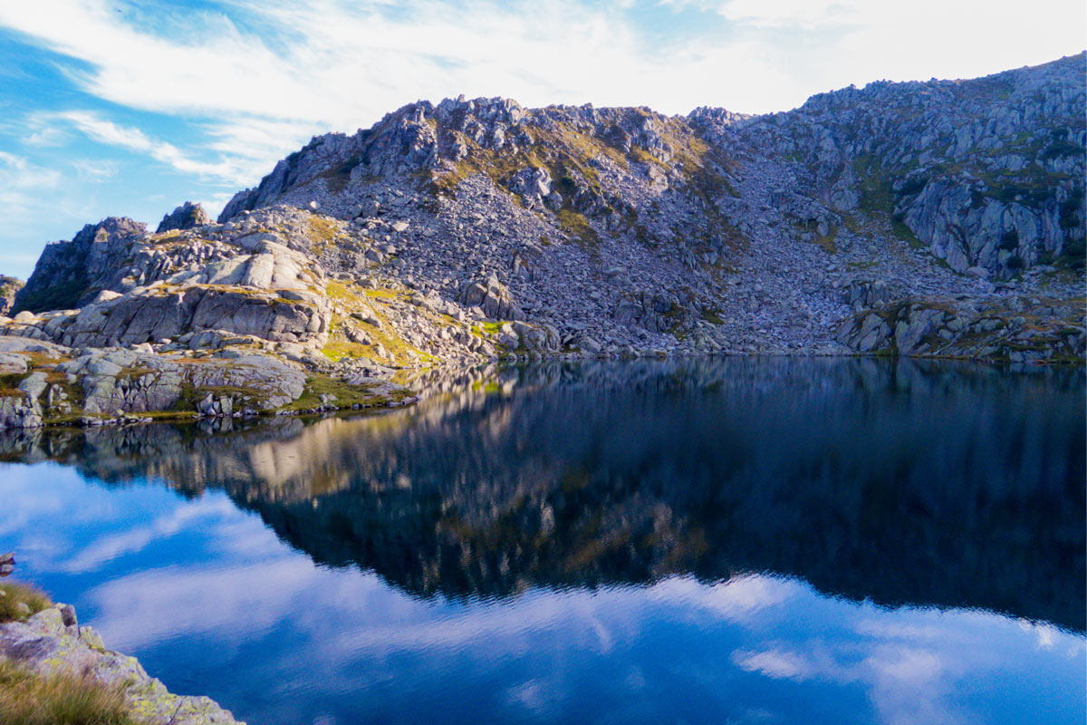 lago nero nelle dolomiti del Brenta