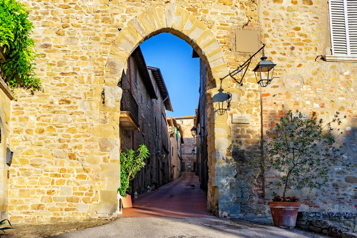 Porta fiorentina, borgo di Paciano