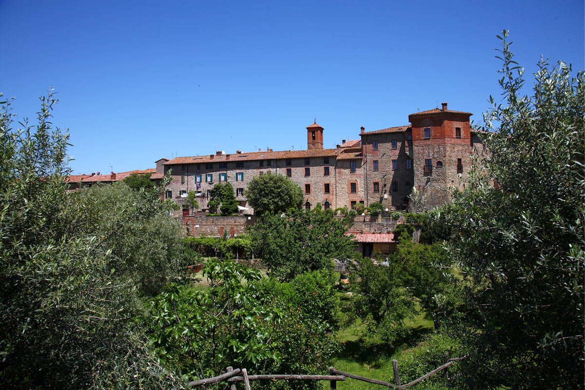 borgo di Paciano in Umbria