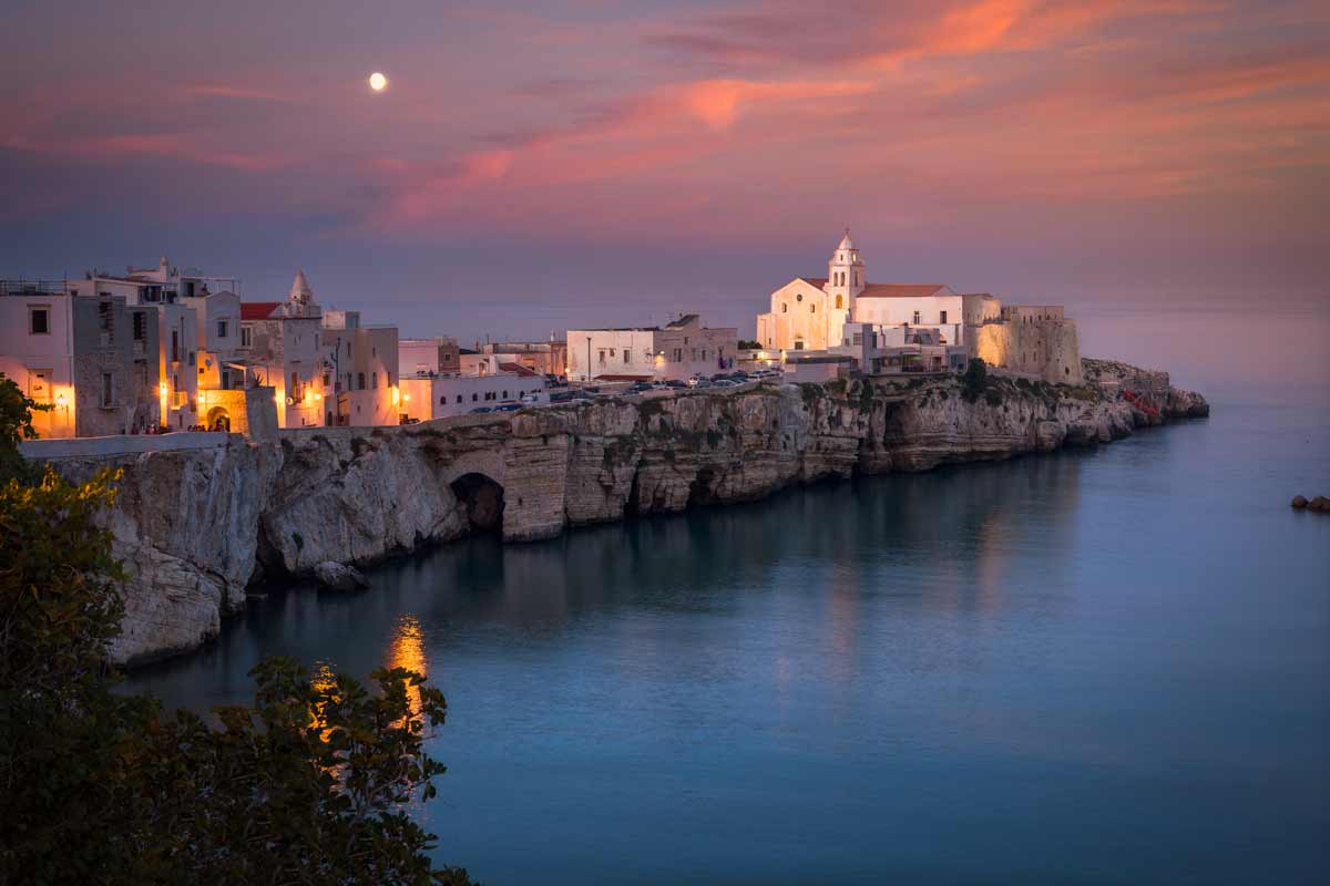 Vieste di sera