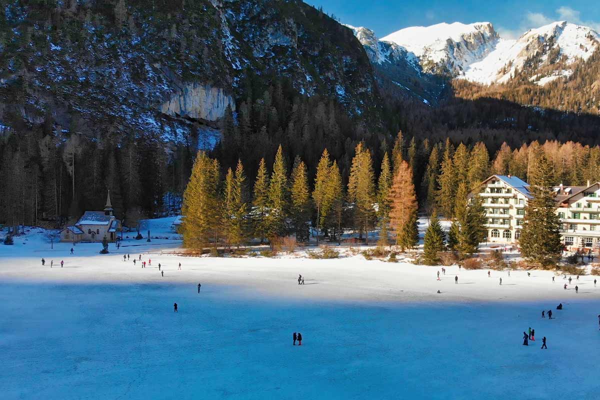 lago di Braies d'inverno