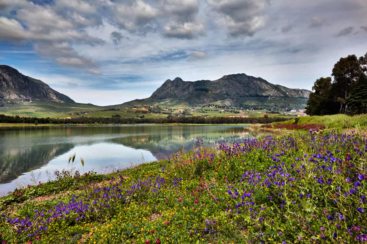 lago di Piana degli Albanesi, o Hora, in Sicilia