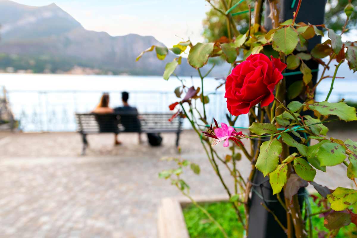 passeggiata dell'amore sul lago di Como