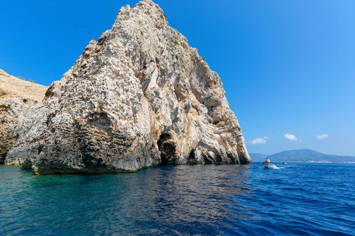 grotta sull'isola di Bisevo