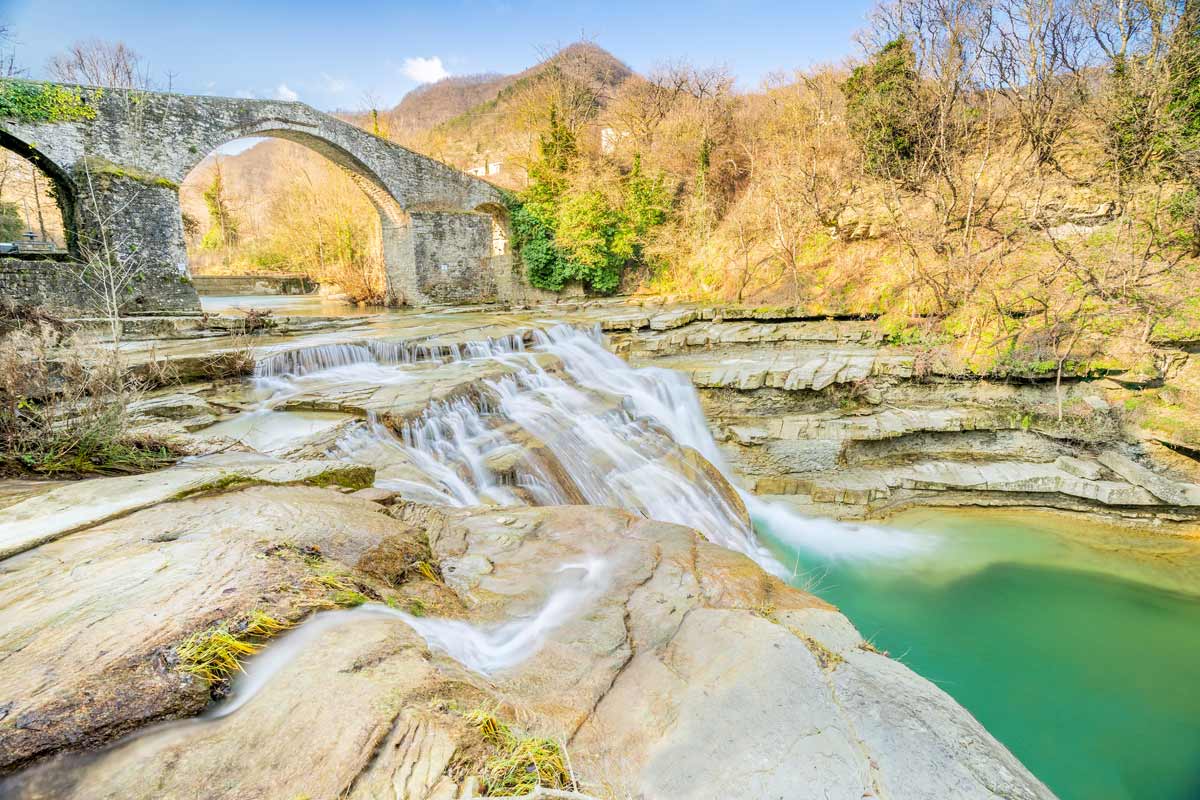 cascata della Brusia e il suo ponte storico