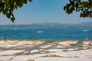 Jamaica beach a Sirmione sul lago di Garda
