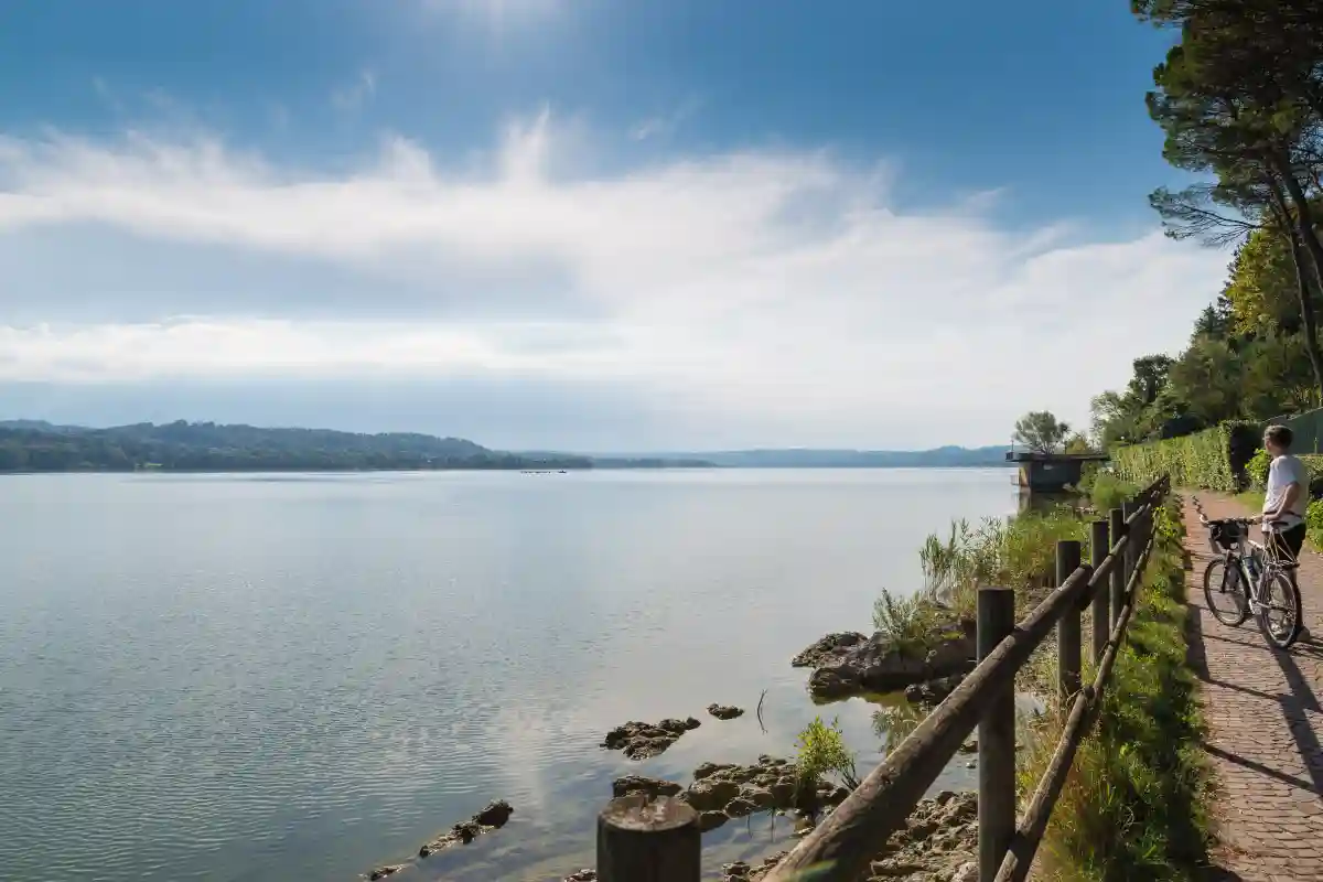giro in bici sul lago di Varese