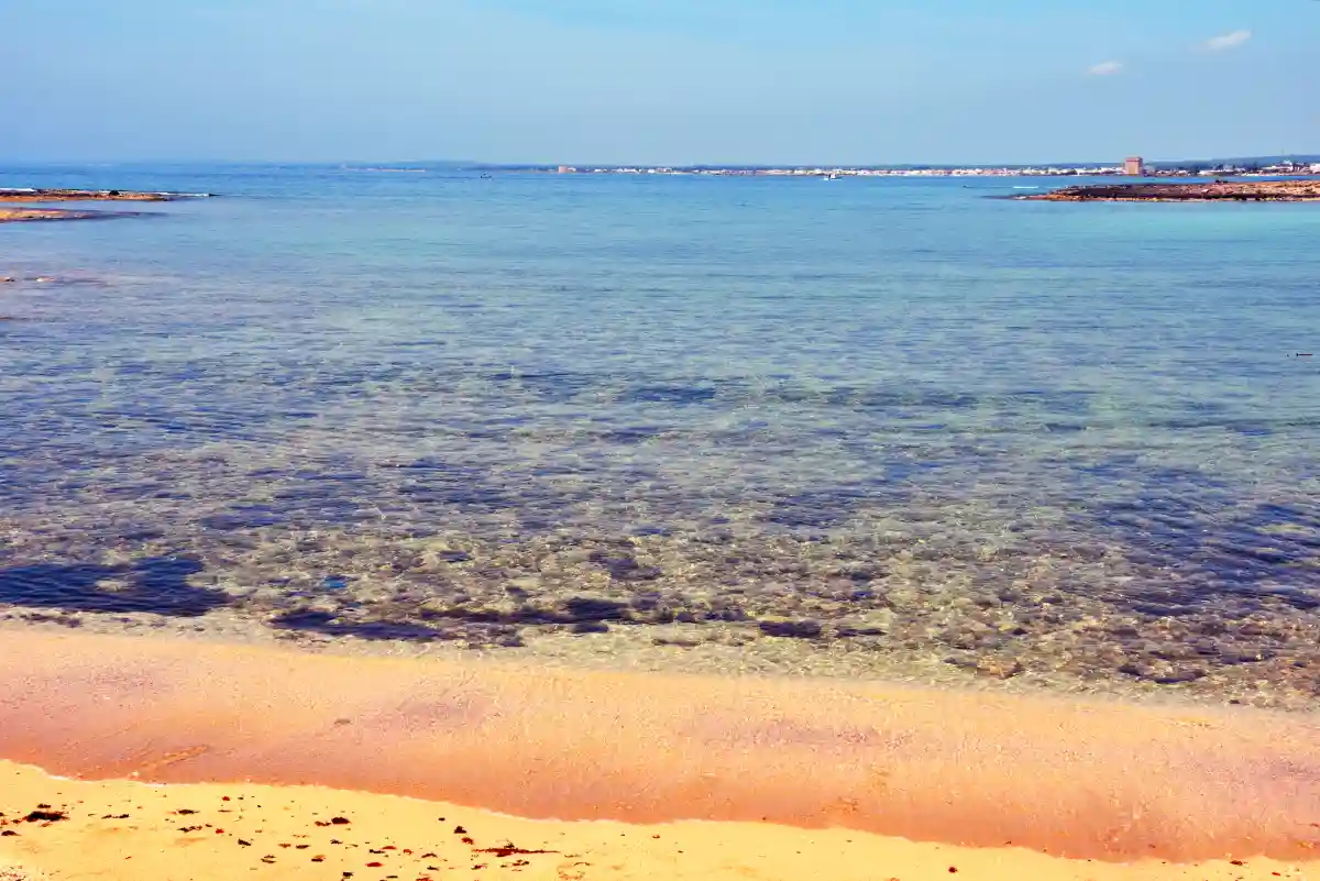 spiaggia sull'isola dei conigli in Puglia