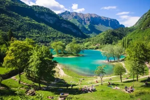lago di Tenno in primavera