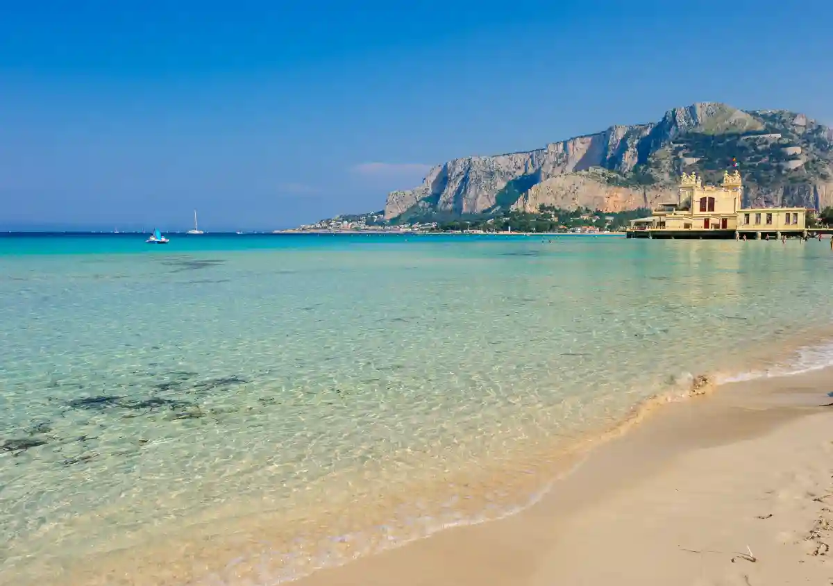 spiaggia di Mondello a Palermo