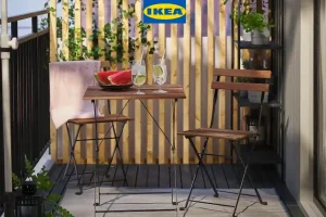 tavolo pieghevole TARNO di ikea sul terrazzo