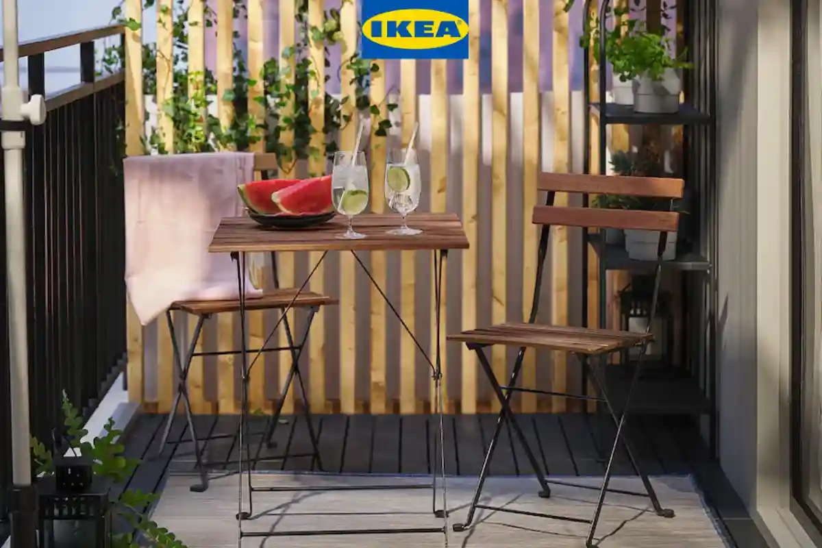 tavolo pieghevole TARNO di ikea sul terrazzo