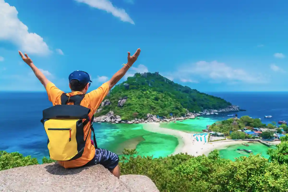 turista su un'isola tailandese