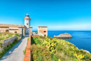 faro di capo zafferano di giorno